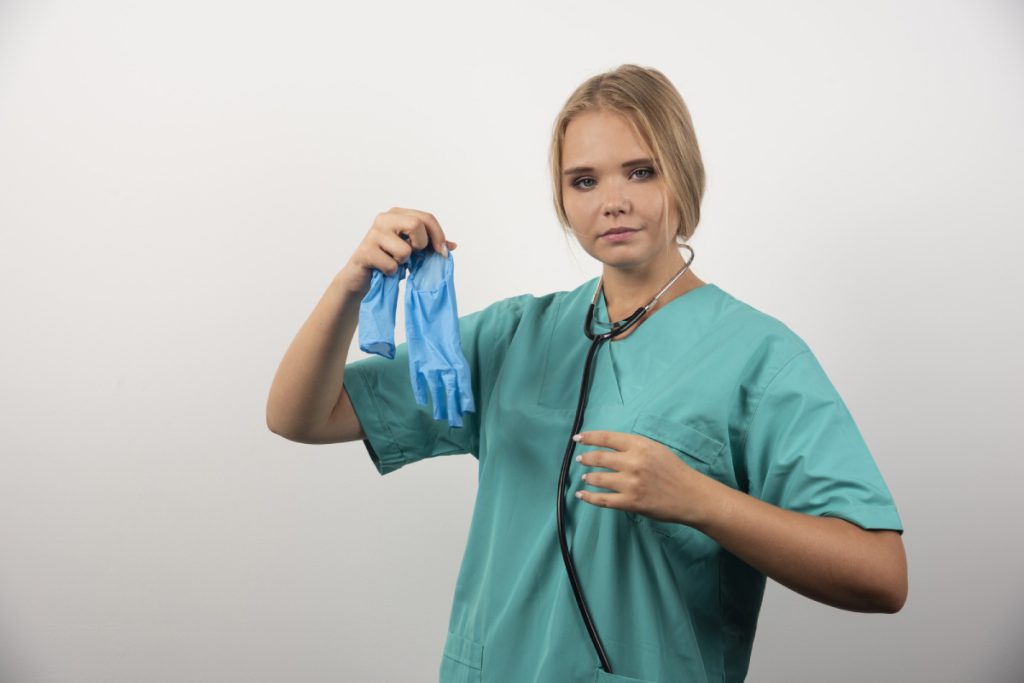 چگونه اسکراب پزشکی به کاهش عفونت‌های بیمارستانی کمک می‌کند؟