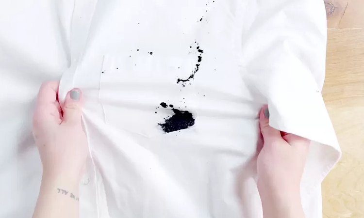 نحوه پاک کردن لک خودکار از روی روپوش پزشکی