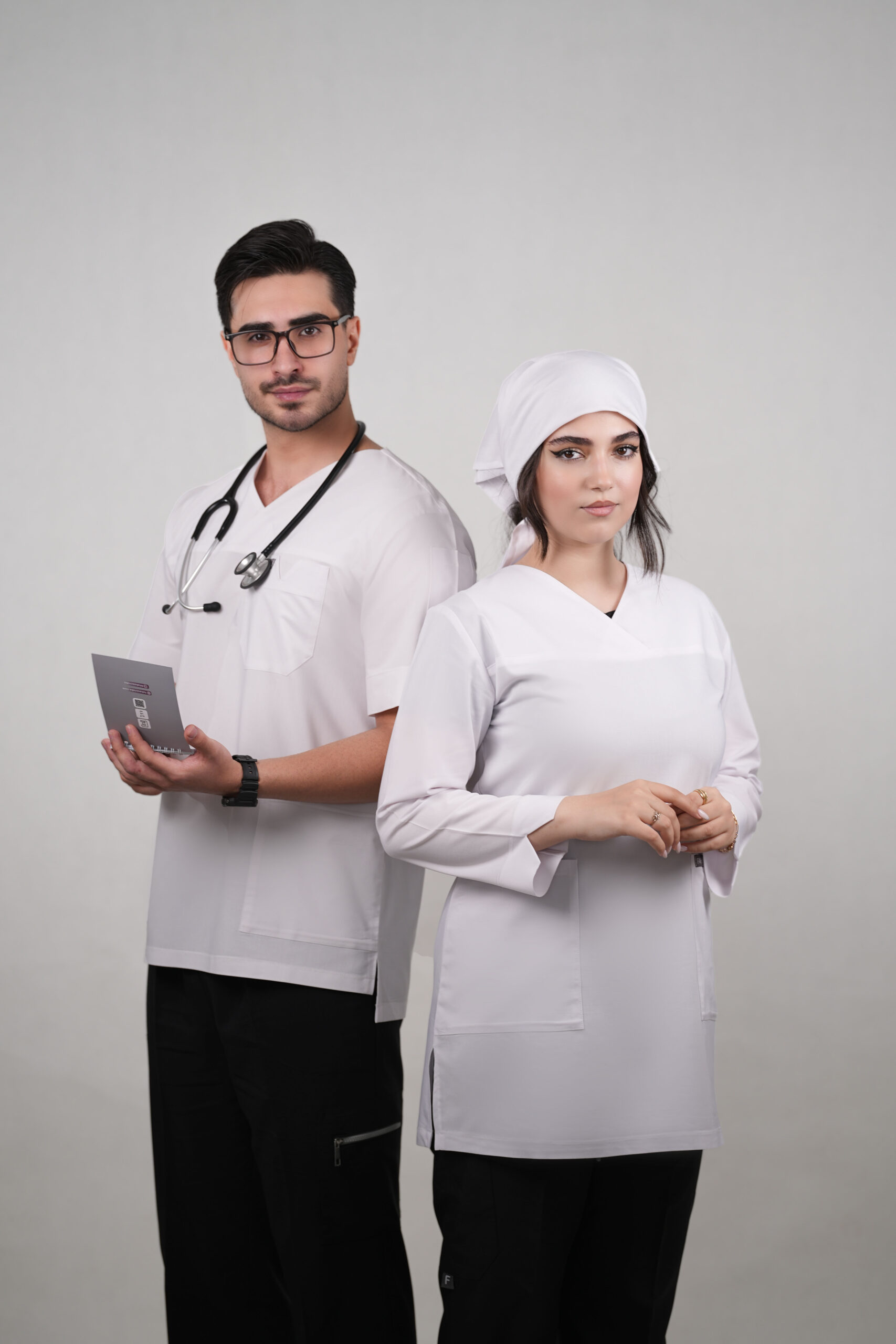 مقایسه اسکراب های یک تکه و دو تکه از نظر راحتی